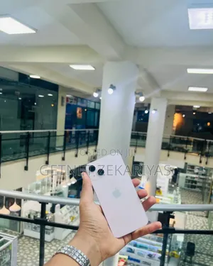 Photo - New Apple iPhone 13 256 GB Pink