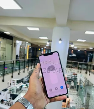 New Apple iPhone 11 Pro Max 64 GB Gold