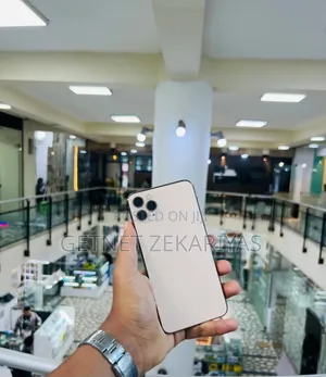 New Apple iPhone 11 Pro Max 64 GB Gold