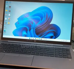 Photo - New Laptop HP 32GB Intel Core I7 SSD 512GB