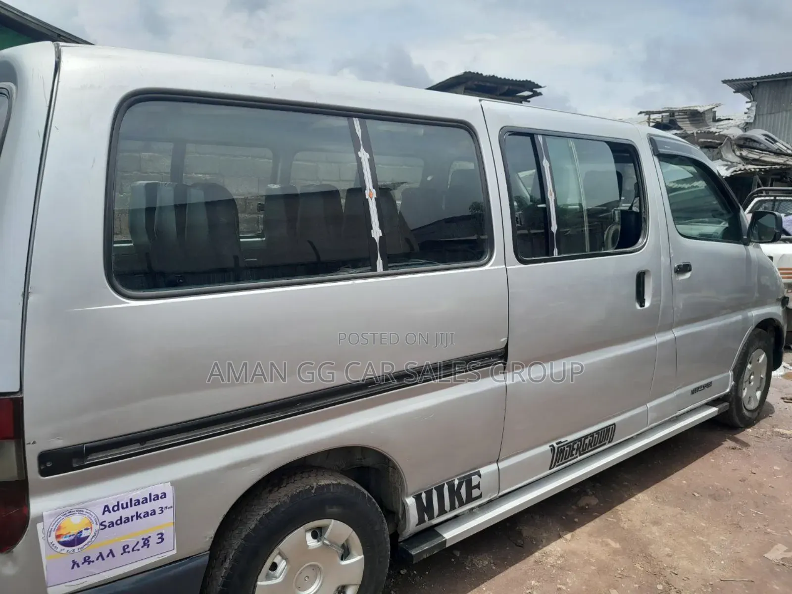 Toyota HiAce 2000 Silver