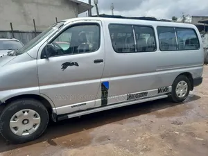 Toyota HiAce 2000 Silver