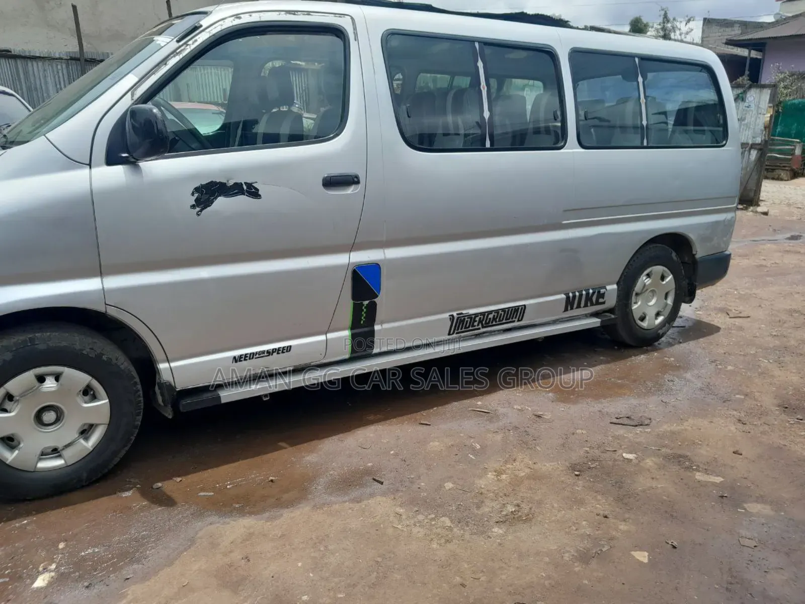 Toyota HiAce 2000 Silver