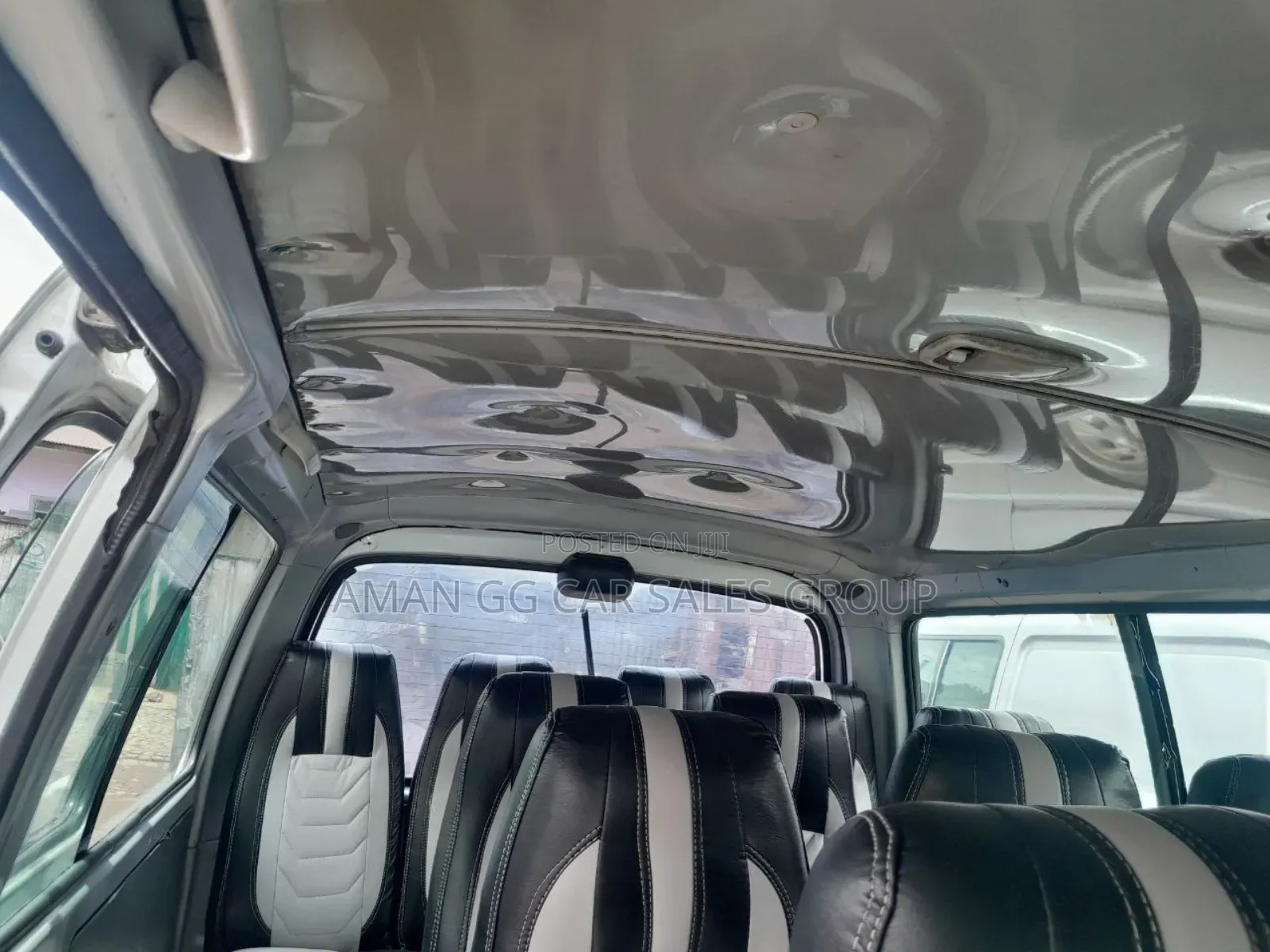 Toyota HiAce 2000 Silver