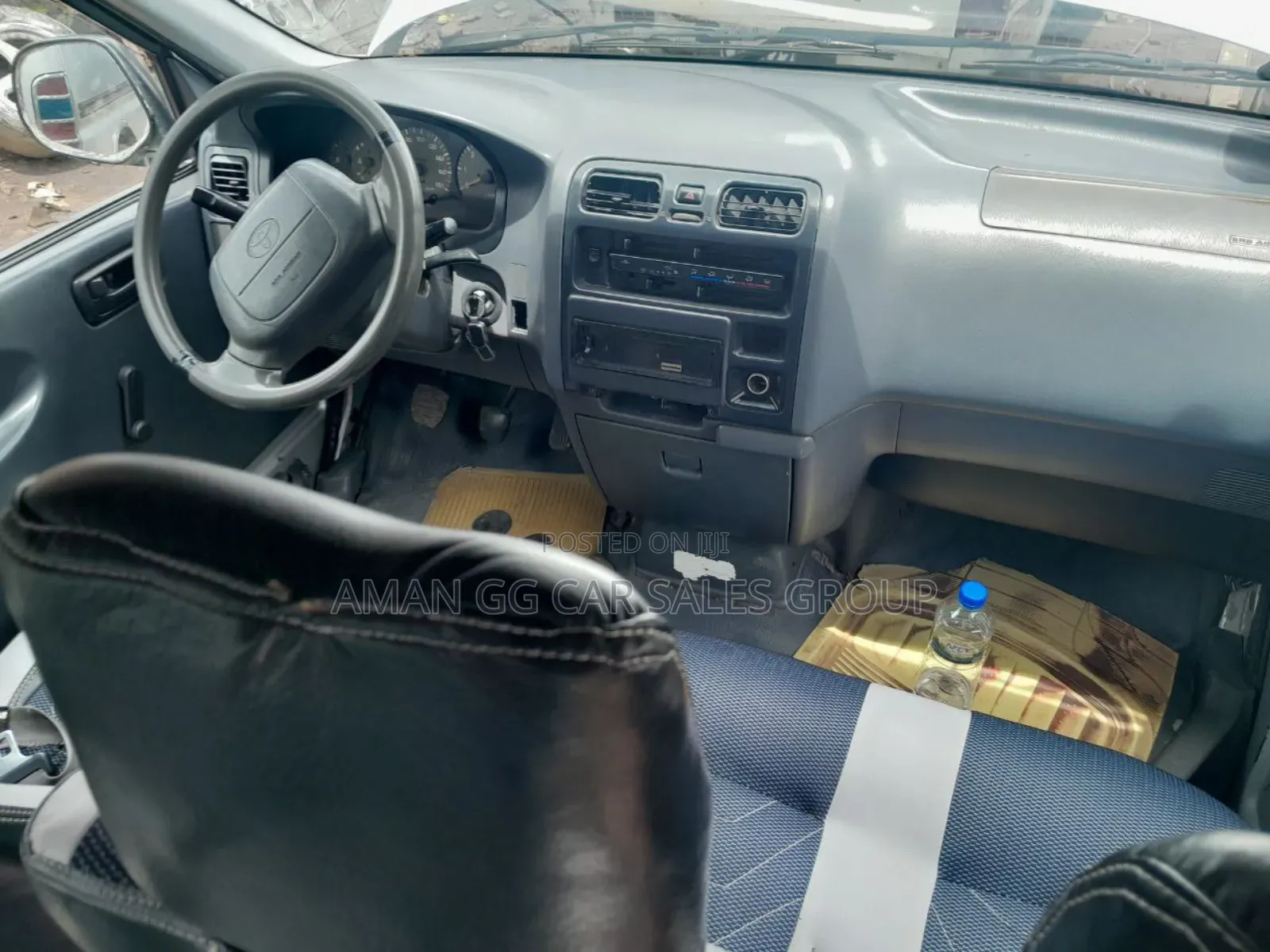 Toyota HiAce 2000 Silver