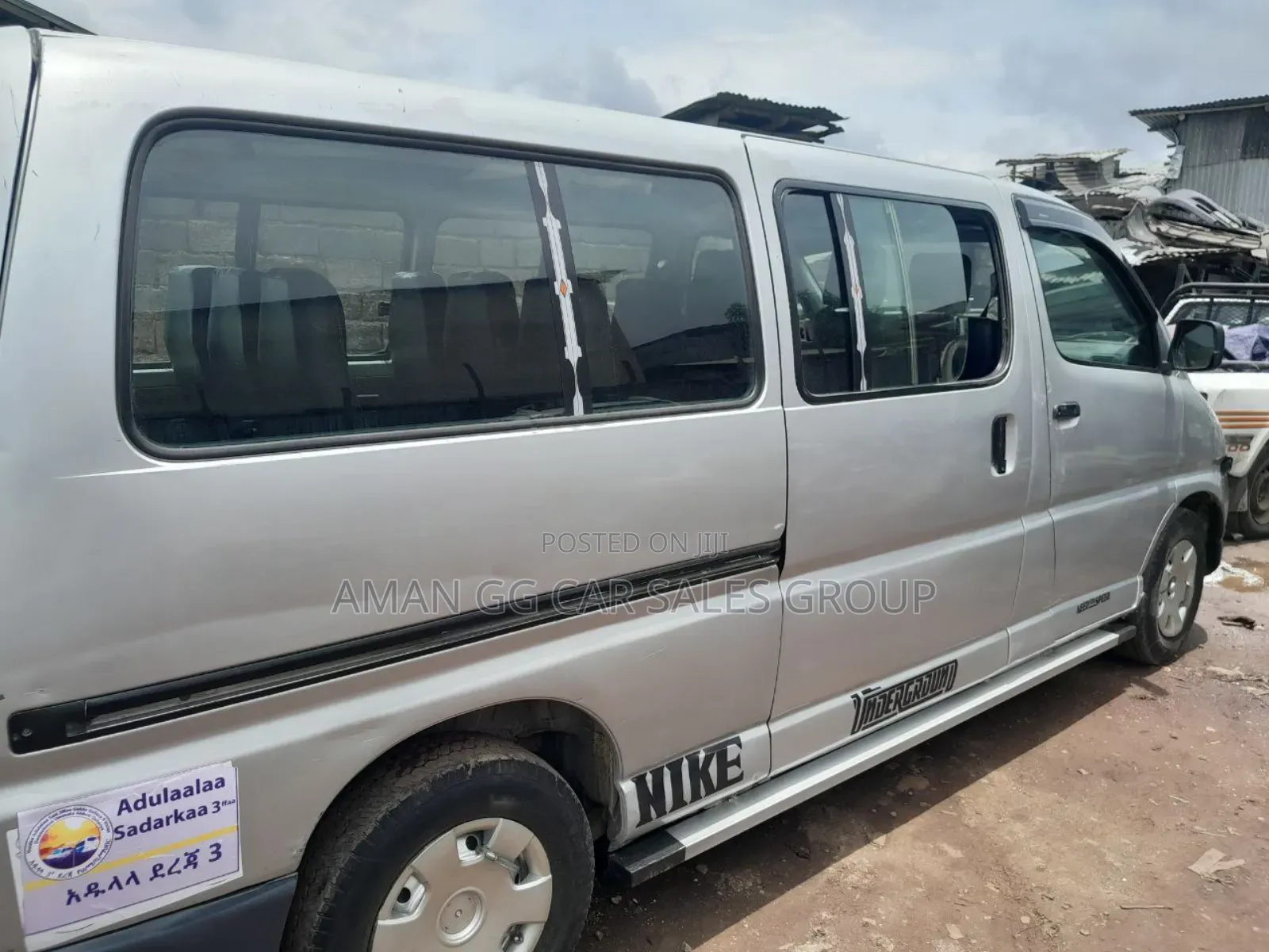Toyota HiAce 2000 Silver