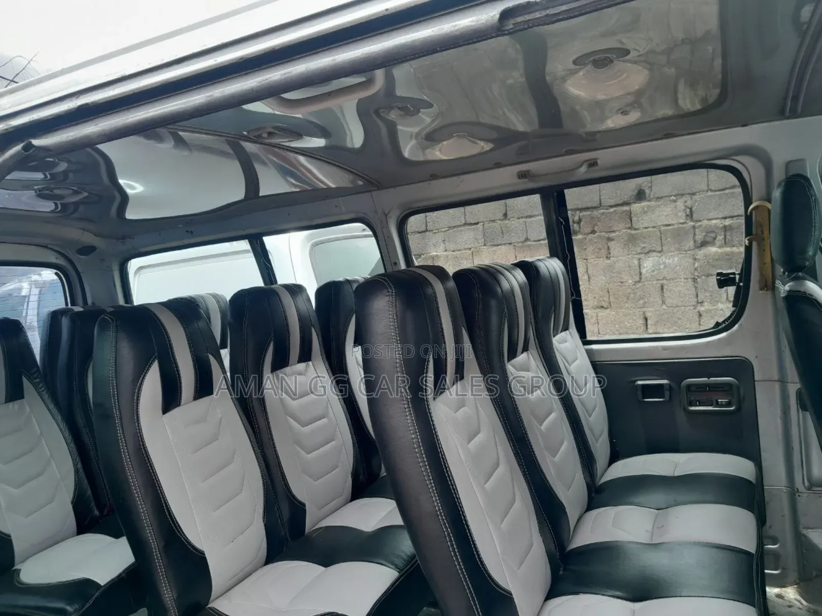 Toyota HiAce 2000 Silver