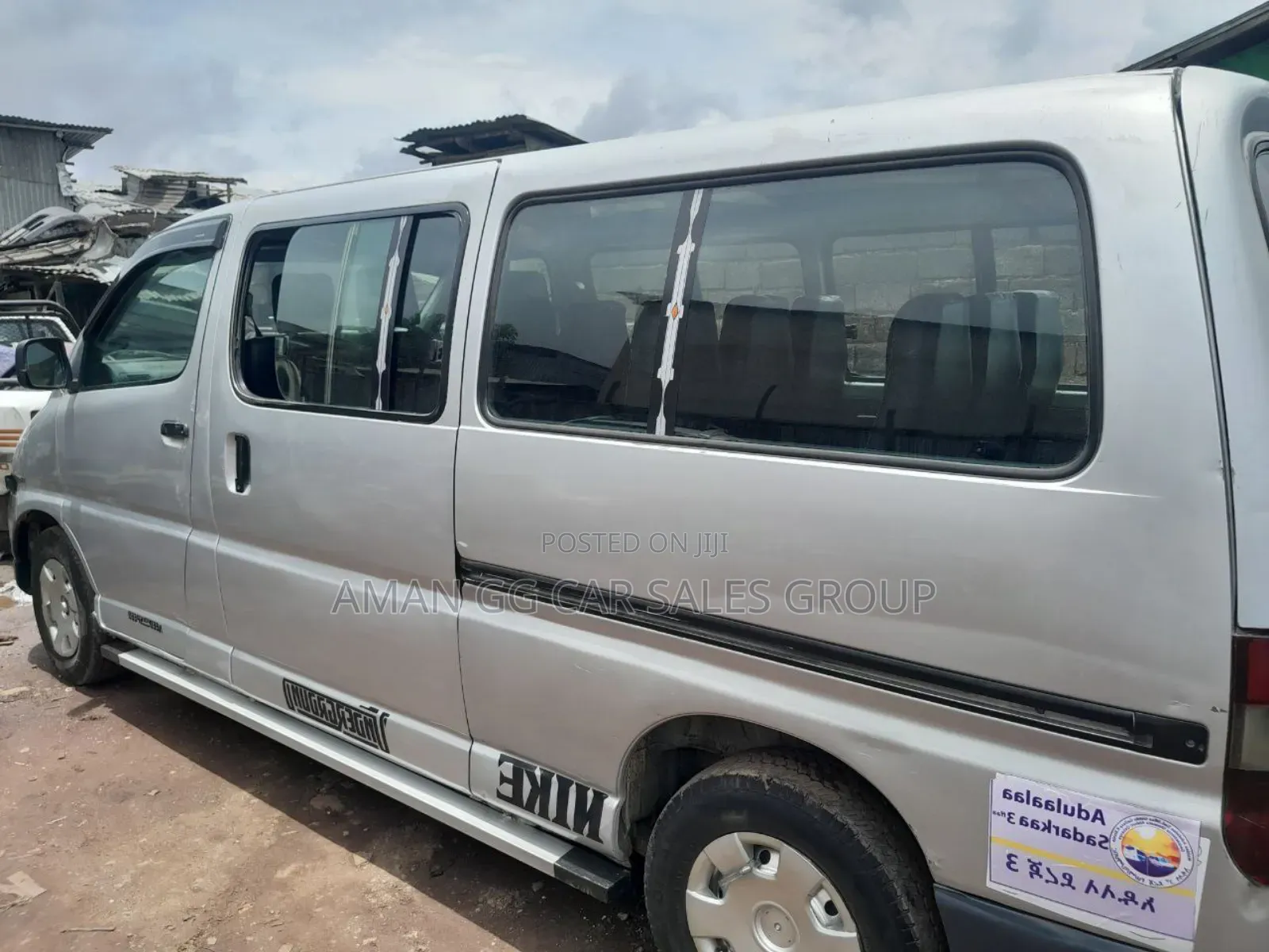 Toyota HiAce 2000 Silver