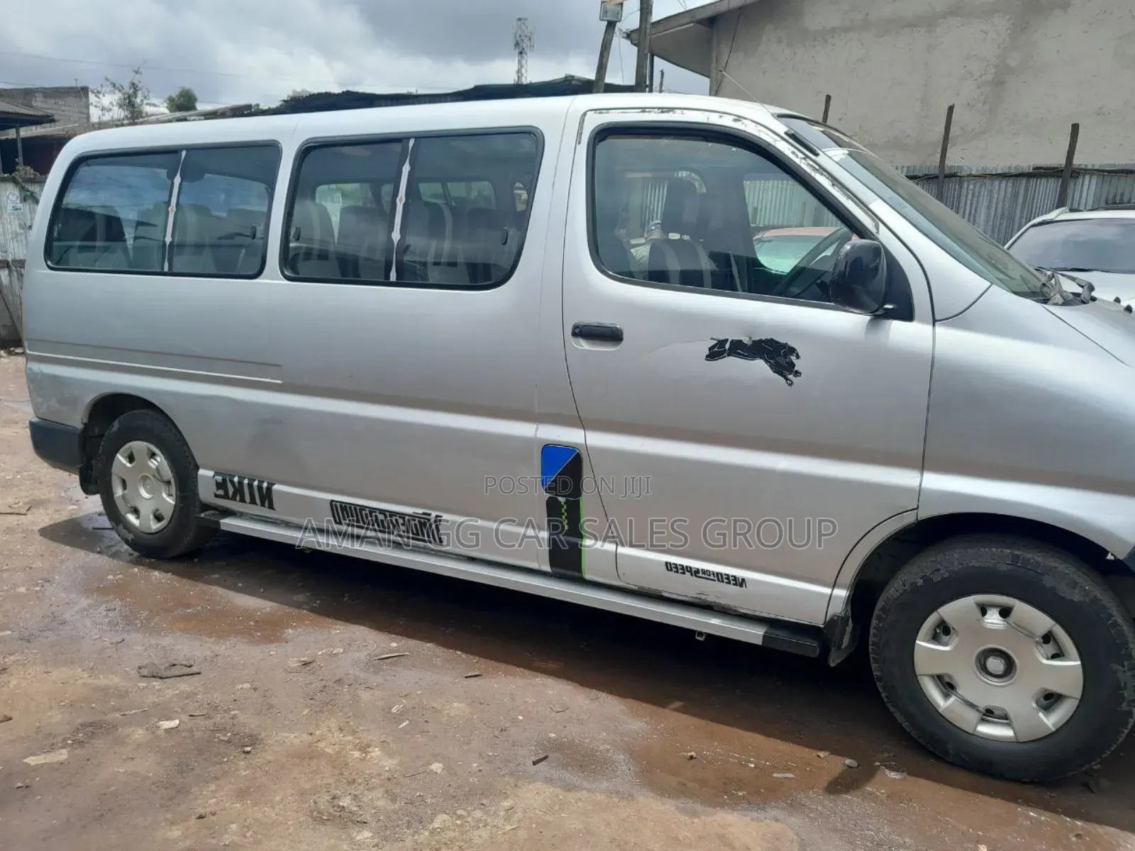 Toyota HiAce 2000 Silver