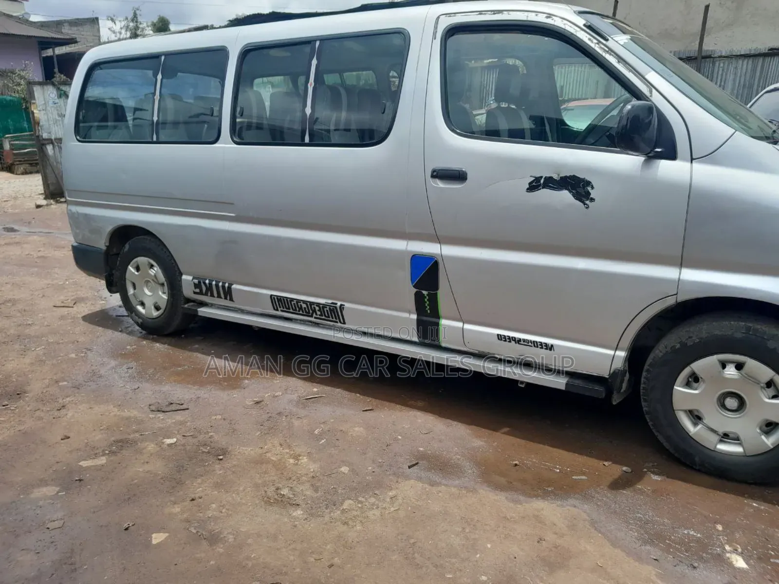 Toyota HiAce 2000 Silver