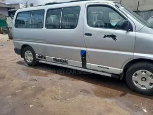 Toyota HiAce 2000 Silver