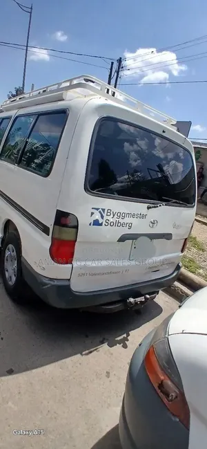 Toyota HiAce 2001 White