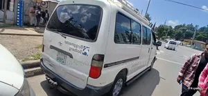 Toyota HiAce 2001 White
