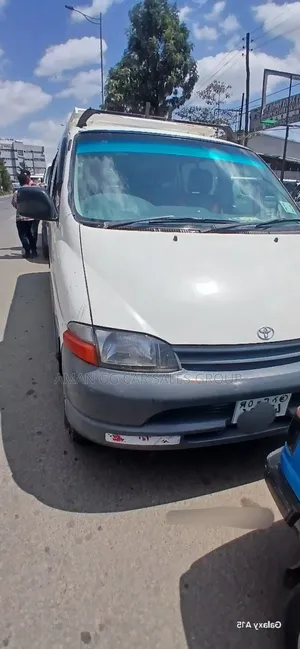 Toyota HiAce 2001 White