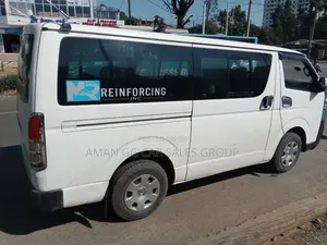 Toyota HiAce 2007 White