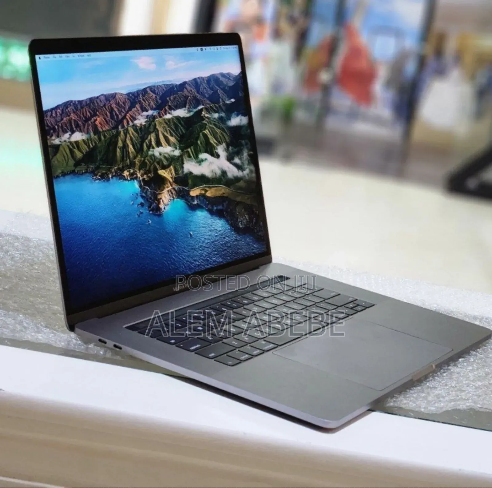 New Laptop Apple MacBook Pro 2017 16GB Intel Core I7 SSD 512GB