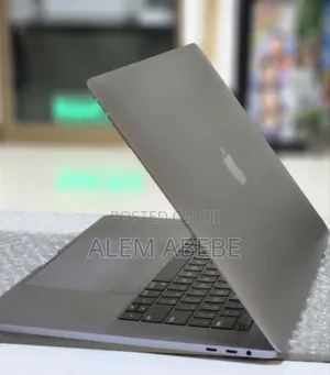 New Laptop Apple MacBook Pro 2017 16GB Intel Core I7 SSD 512GB