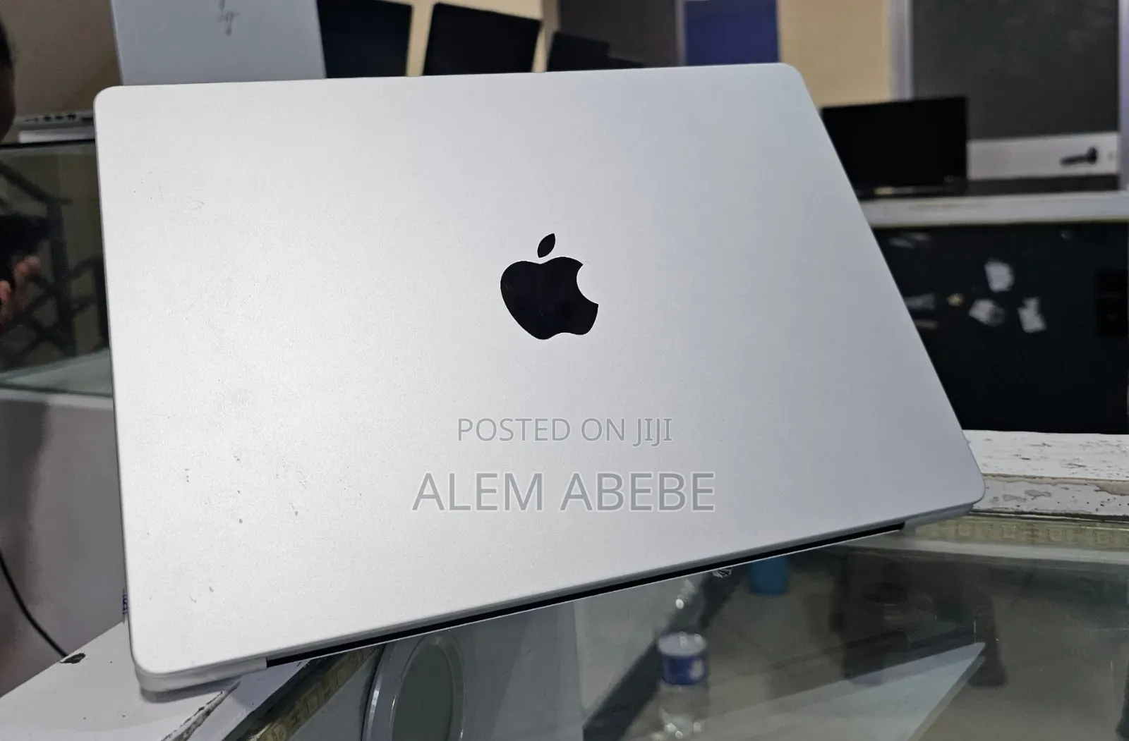 New Laptop Apple MacBook Pro 2023 M3 14-Inch 8GB Apple M3 Pro SSD 512GB