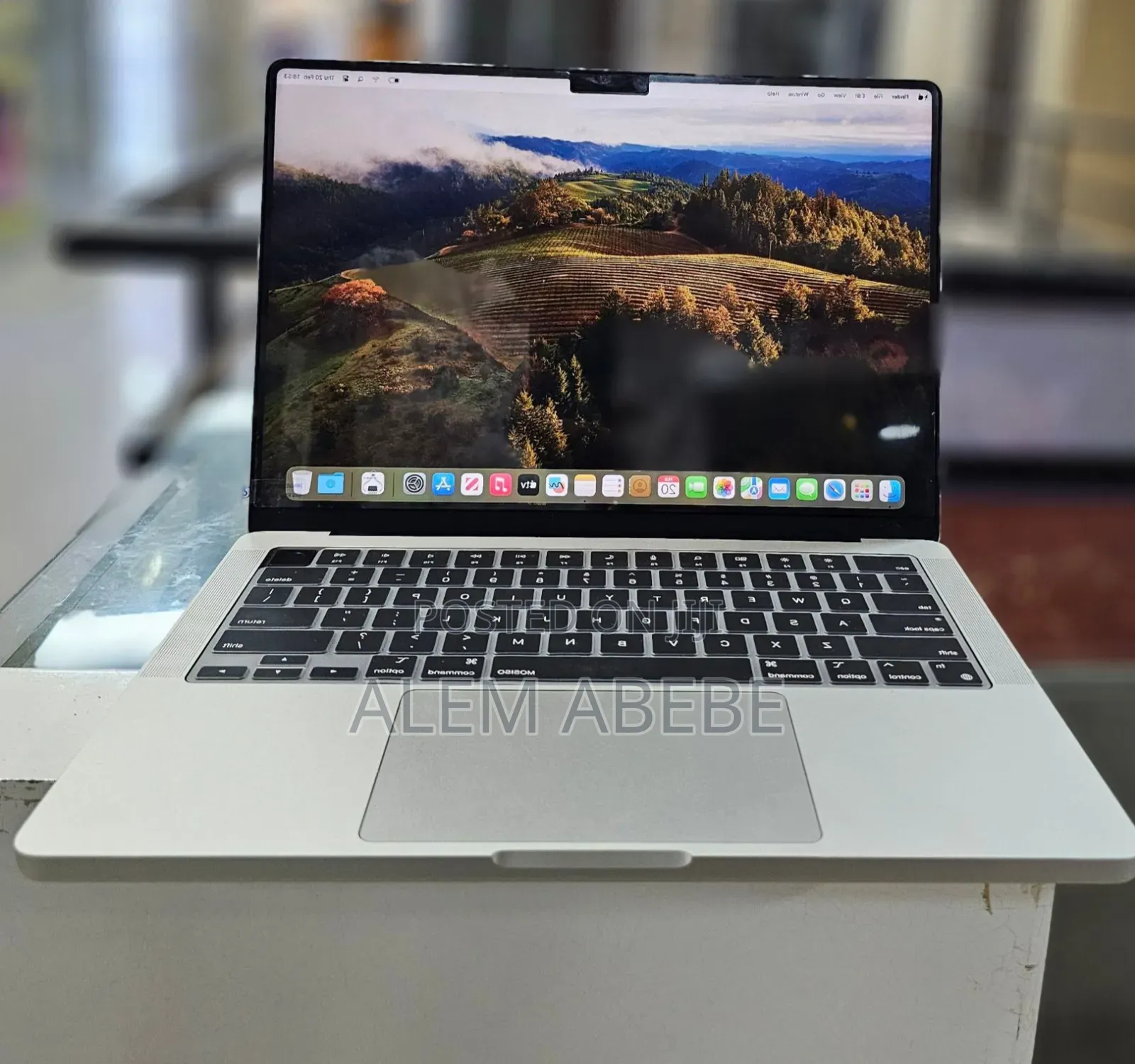 New Laptop Apple MacBook Pro 2023 M3 14-Inch 8GB Apple M3 Pro SSD 512GB