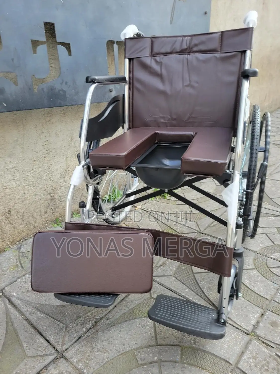 Toilet Wheelchair嗣፭wheelchair❩❨ዊልቼር+Capacity 150kg- Color (Black)