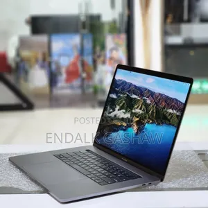 Photo - New Laptop Apple MacBook Pro 2017 16GB Intel Core I7 SSD 512GB