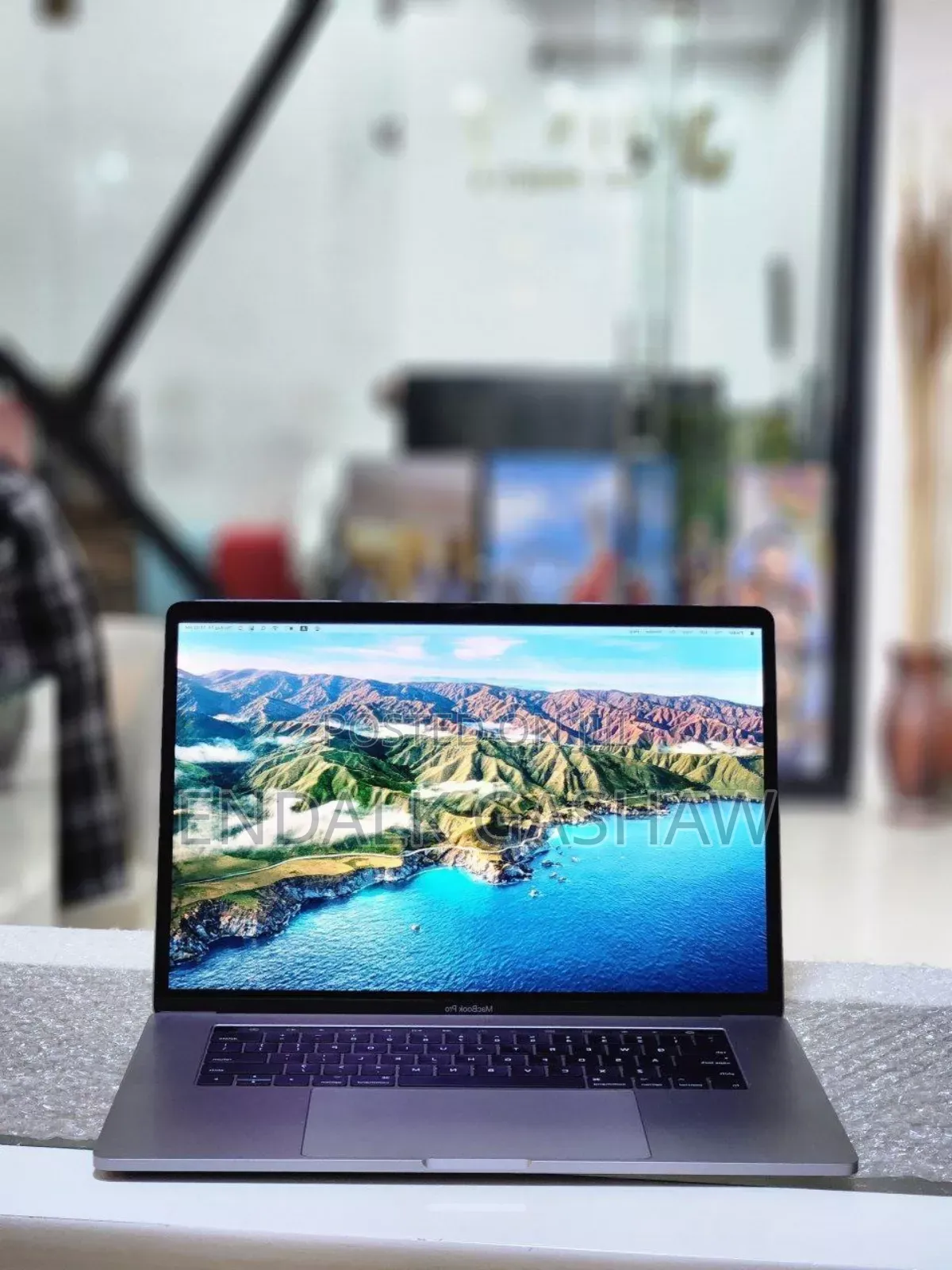 New Laptop Apple MacBook Pro 2017 16GB Intel Core I7 SSD 512GB