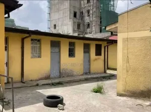 20bdrm House in Wasen, Yeka for sale