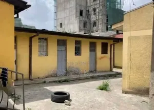 20bdrm House in Wasen, Yeka for sale