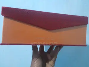 ውድ የጌጣጌጥ ማስቀመጫ