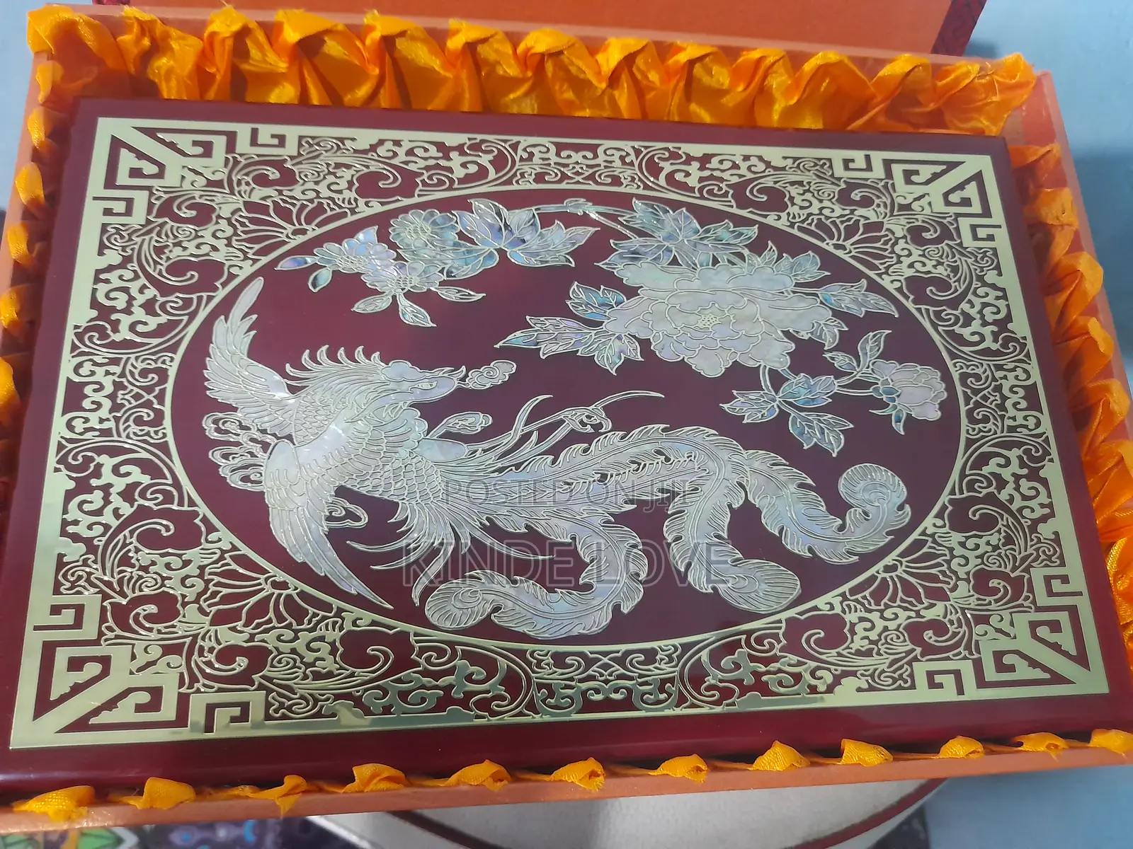 ውድ የጌጣጌጥ ማስቀመጫ