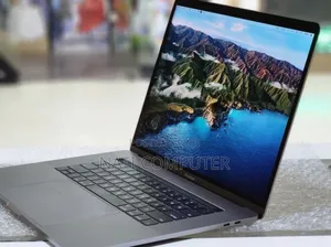 Photo - New Laptop Apple MacBook Pro 2017 16GB Intel Core I7 SSD 512GB