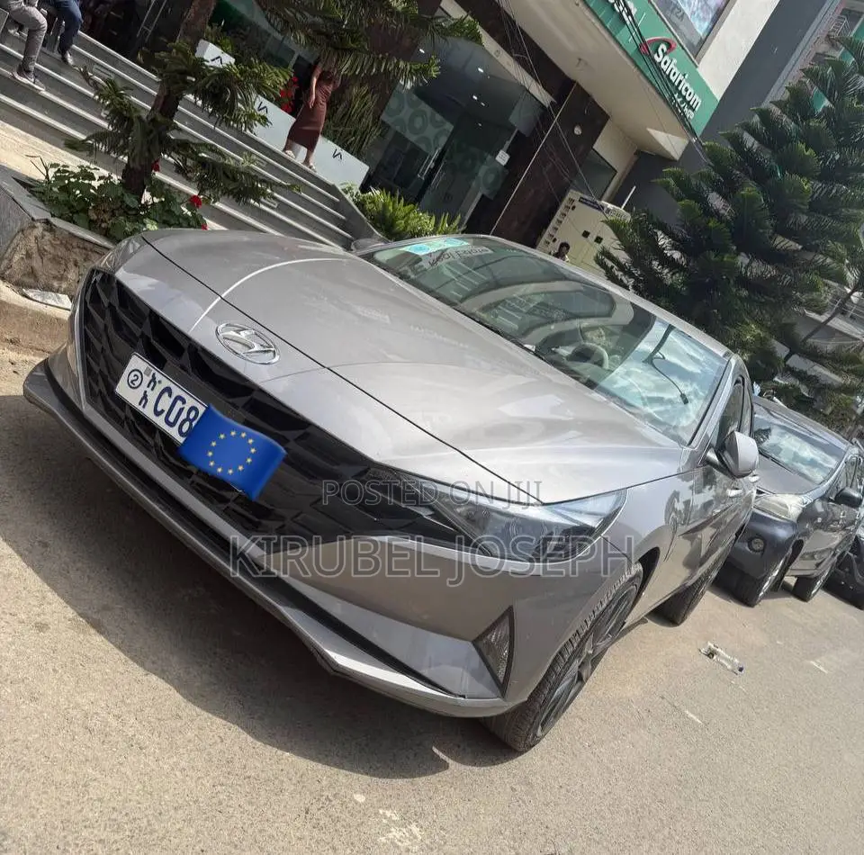 Hyundai Elantra 2022 Silver