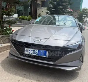 Hyundai Elantra 2022 Silver