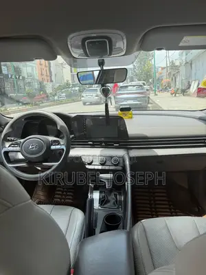 Hyundai Elantra 2022 Silver