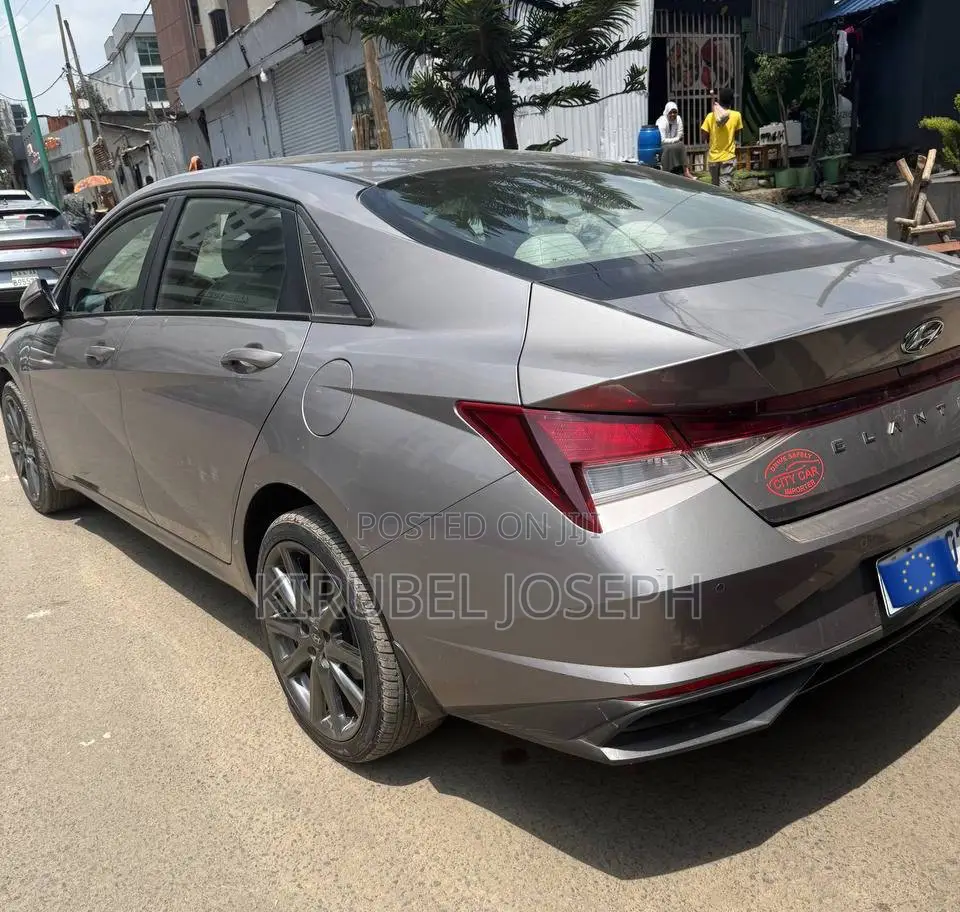 Hyundai Elantra 2022 Silver