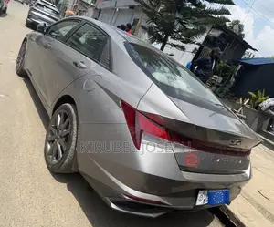 Hyundai Elantra 2022 Silver