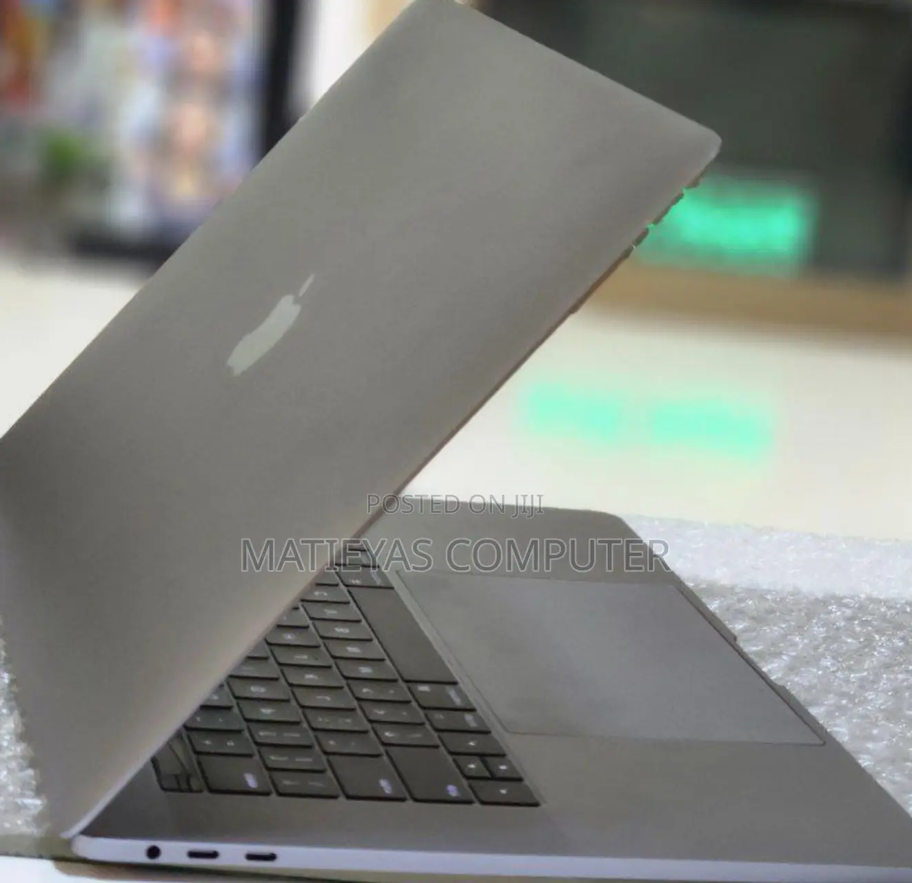 New Laptop Apple MacBook Pro 2017 16GB Intel Core I7 SSD 512GB