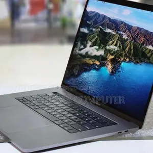 New Laptop Apple MacBook Pro 2017 16GB Intel Core I7 SSD 512GB