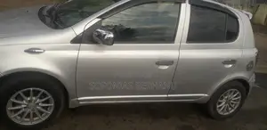 Toyota Vitz 2004 Silver