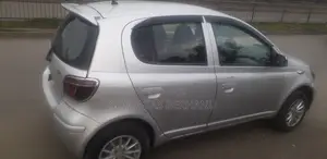 Toyota Vitz 2004 Silver