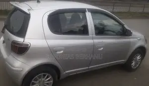 Toyota Vitz 2004 Silver