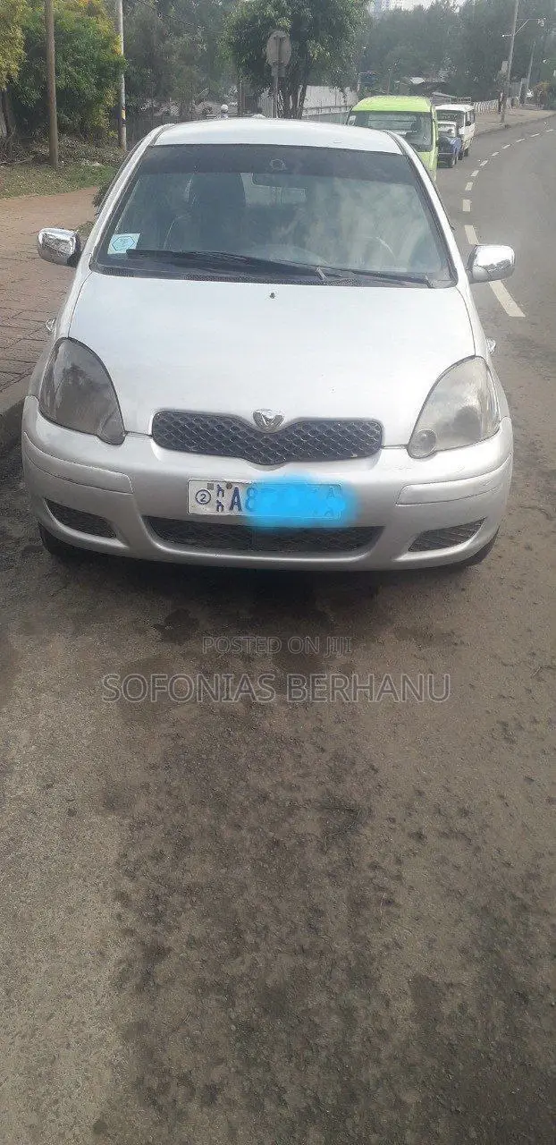 Toyota Vitz 2004 Silver