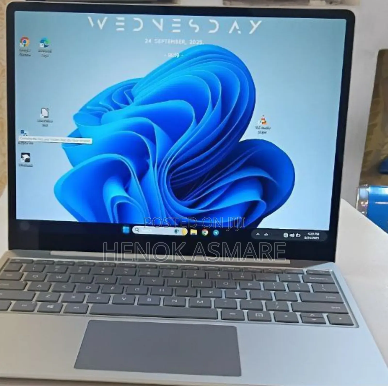 New Laptop Microsoft Surface 8GB Intel Core I5 SSD 128GB