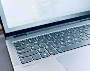 New Laptop Lenovo Yoga 7i 8GB AMD Ryzen 5 SSD 512GB