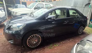 Photo - Toyota Yaris 2010 Black