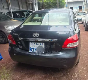 Toyota Yaris 2010 Black