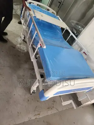 Photo - Hospital Bed With Food Table Infront朱諾hospital Bed朱%Hospital Bed New