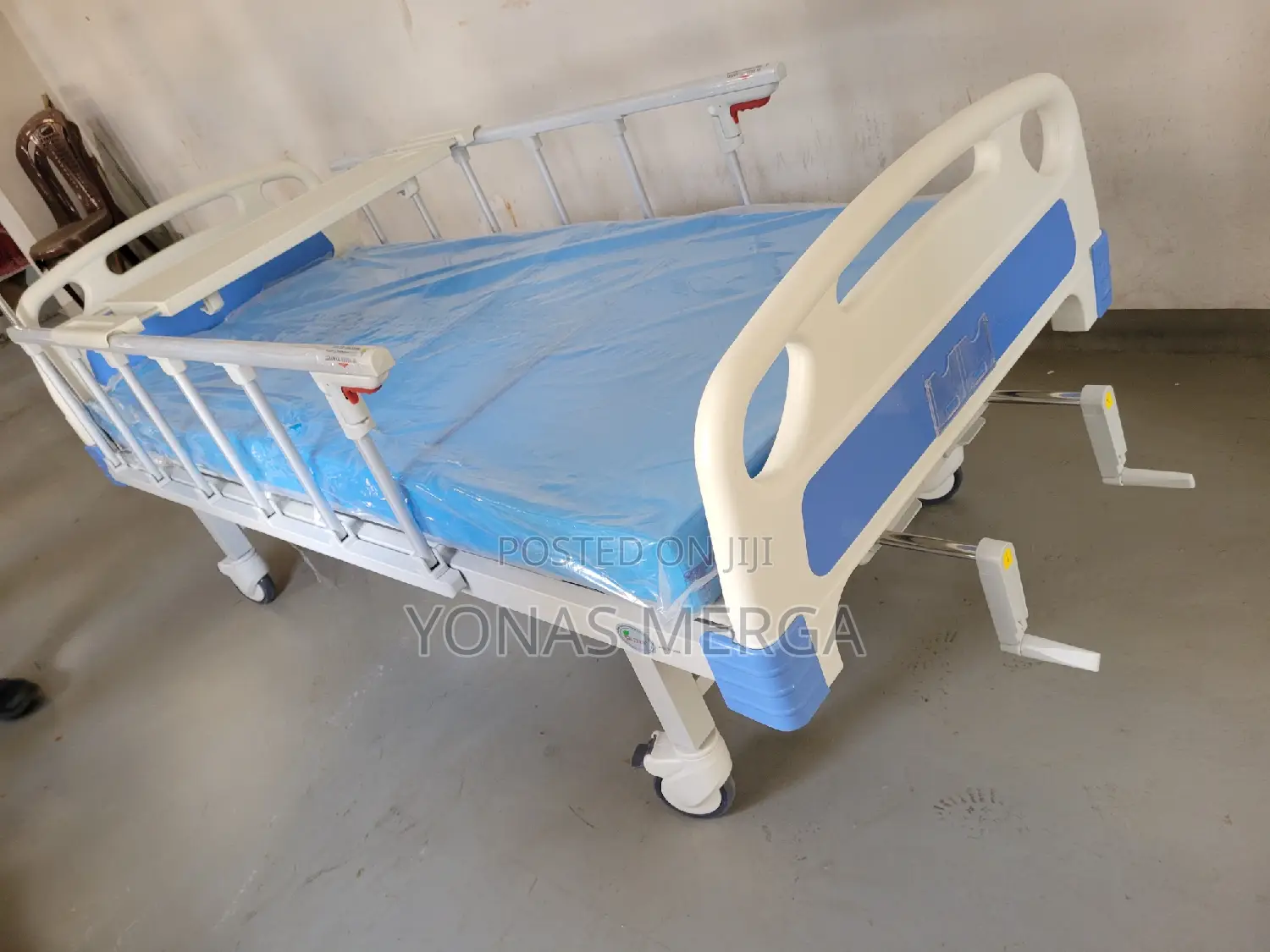 Hospital Bed曰facilitating Care,Examinations Simple Medical Procedures