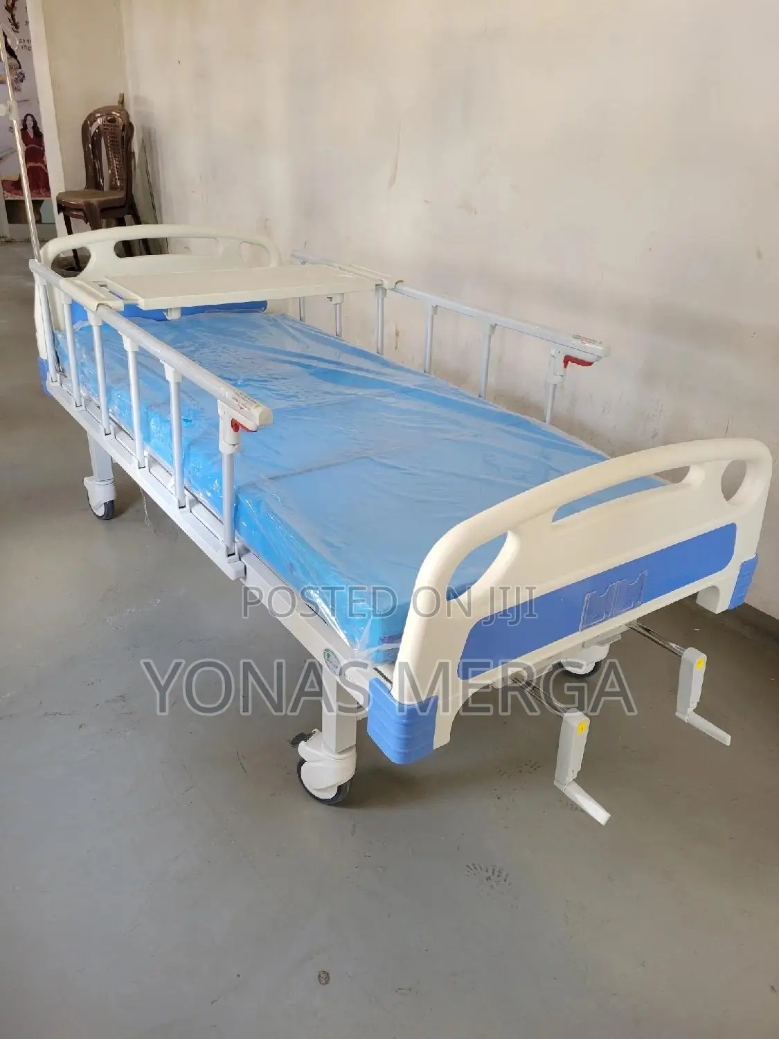 Metal Hospital Patient Care Bed Multifunction Manual Hospital Bed