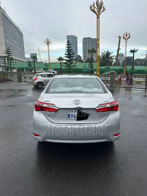 Photo - Toyota Corolla LE 4dr Sedan (1.8L 4cyl CVT) 2014 Silver